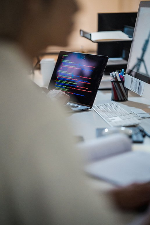 Razvoj i implementacija softvera (PLC, HMI, SCADA, MES, IoT)